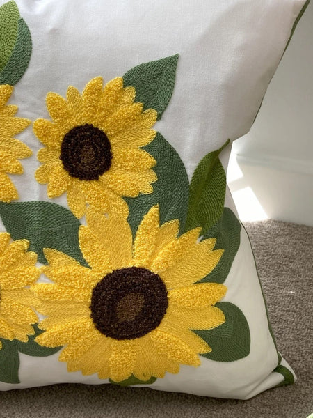 Funda cojín bordada girasoles