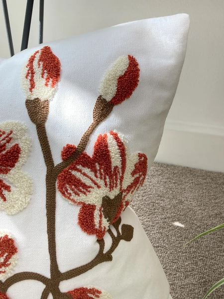 Funda cojín bordada magnolios