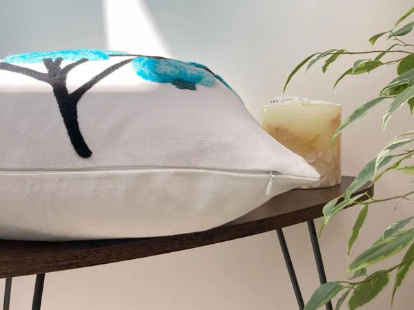 Funda cojín bordada flores turquesa