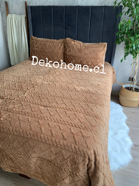 Cubrecama 1 1/2P Con diseño café