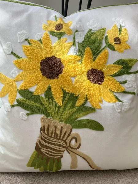 Funda cojín bordada ramo girasoles
