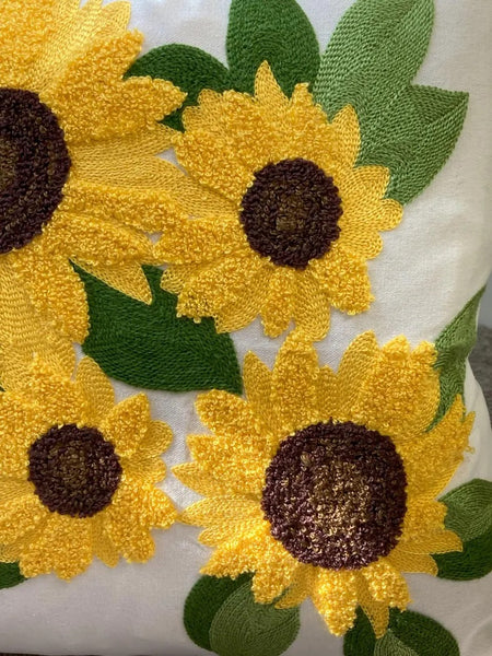 Funda cojín bordada girasoles