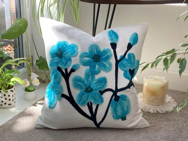 Funda cojín bordada flores turquesa