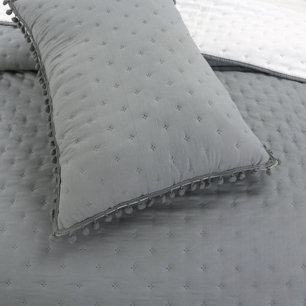 Quilt Gris pompón 1.5P