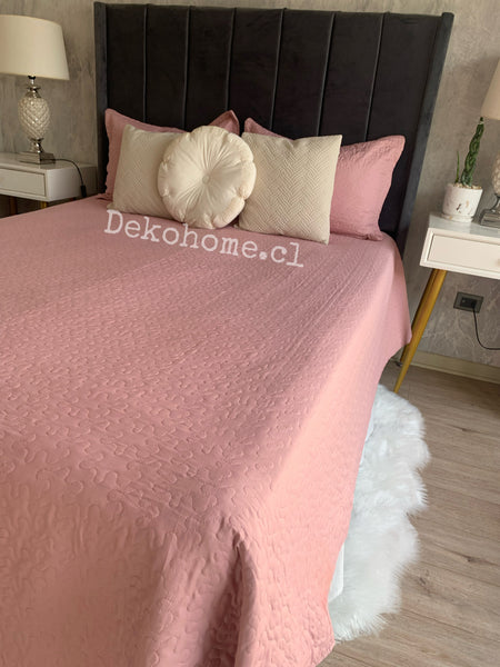Cubrecama bordado 1.5P Rosado reverso chiporro