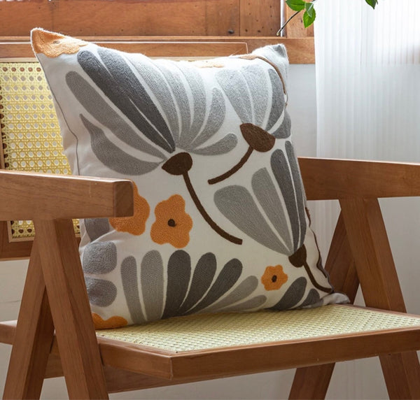 Funda cojín bordada