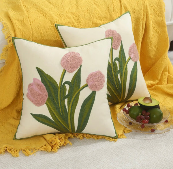 Funda cojín bordada tulipán rosada