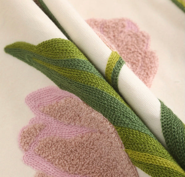 Funda cojín bordada tulipán rosada