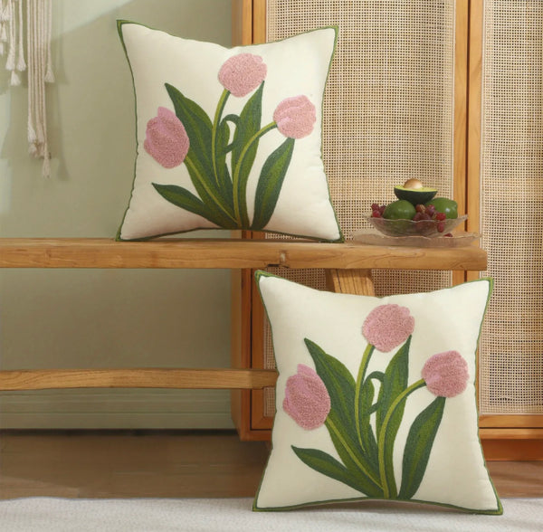 Funda cojín bordada tulipán rosada