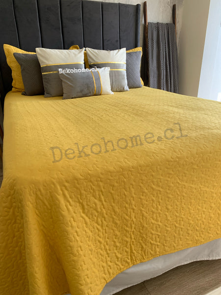 Cubrecama bordado 1.5P mostaza reverso chiporro