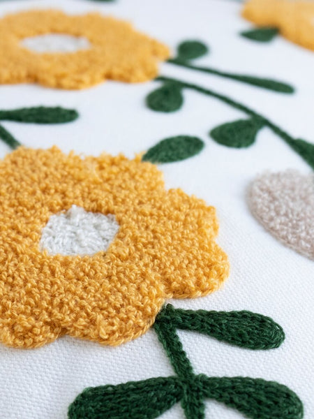 Funda cojín bordada Floreada