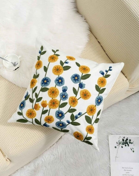 Funda cojín bordada flores turquesa