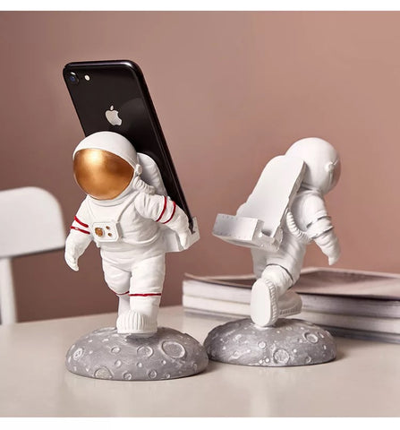 Astronauta porta celular