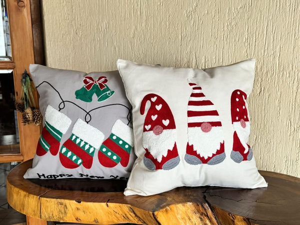 Funda cojín bordada Navidad Mod:Guantes