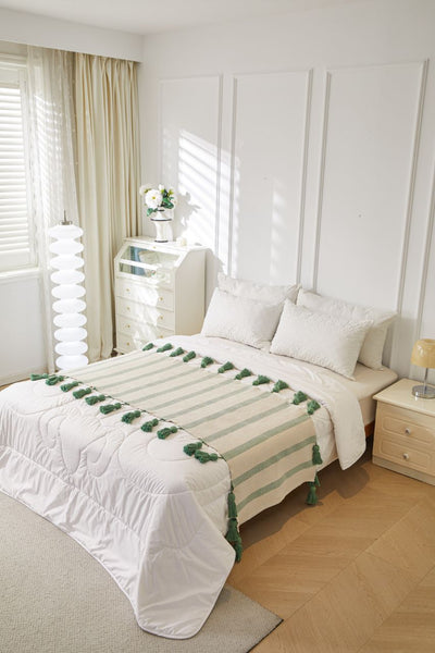 Piecera borlas rayas menta