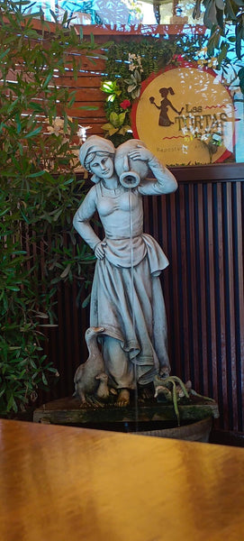 Fuente de agua jarron