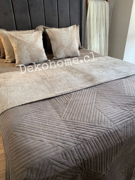 Piecera chenille + 02 fundas de cojín beige