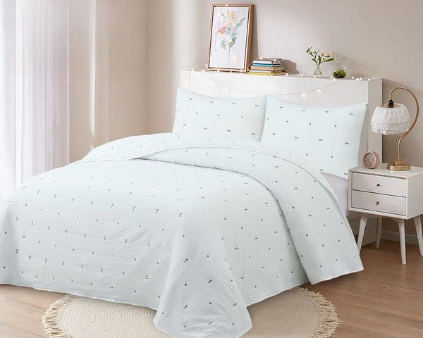 Quilt blanco bordado flor