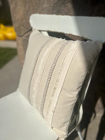 Funda cojin bordada boho trenzas-flecos