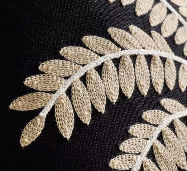 Funda cojín bordada palmera negra