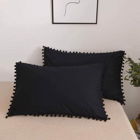 funda pompon rectangular negra