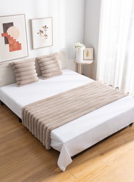 Piecera lineas + 02 fundas de cojín Taupe