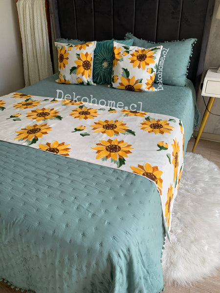 Piecera bordada girasoles 210x70cm+ 2 fundas Mod Flores turquesa