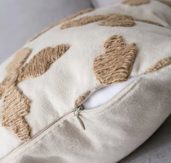 Funda cojín con relieve hilos de yute