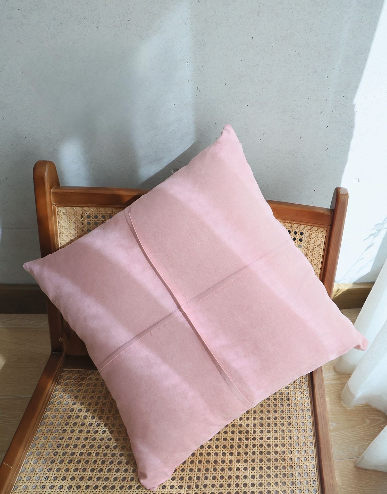 Funda de cojín Simil cuero rosada