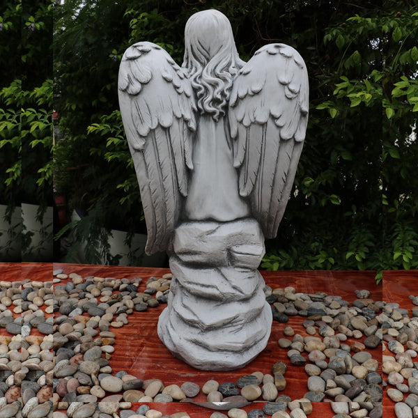 Angel con sentado