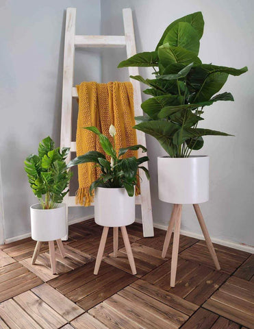 Trio de maceteros blancos