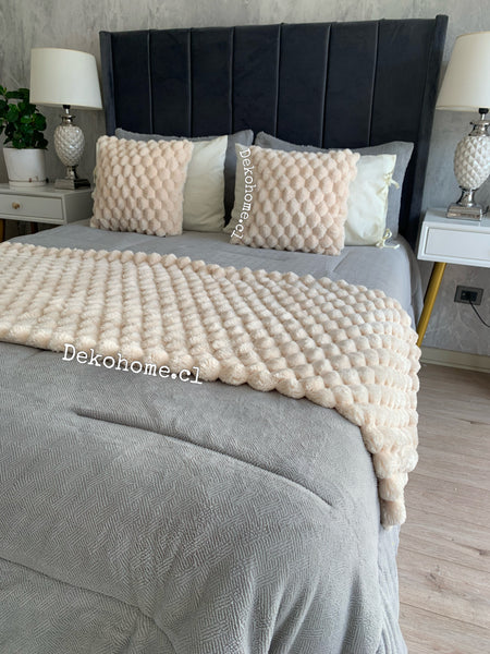 Piecera cerrillos + 02 fundas de cojín beige