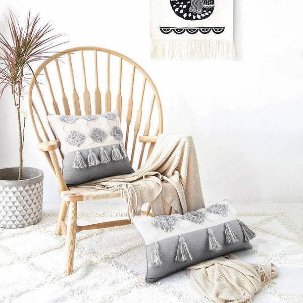 Funda cojín boho rectangular con borlas