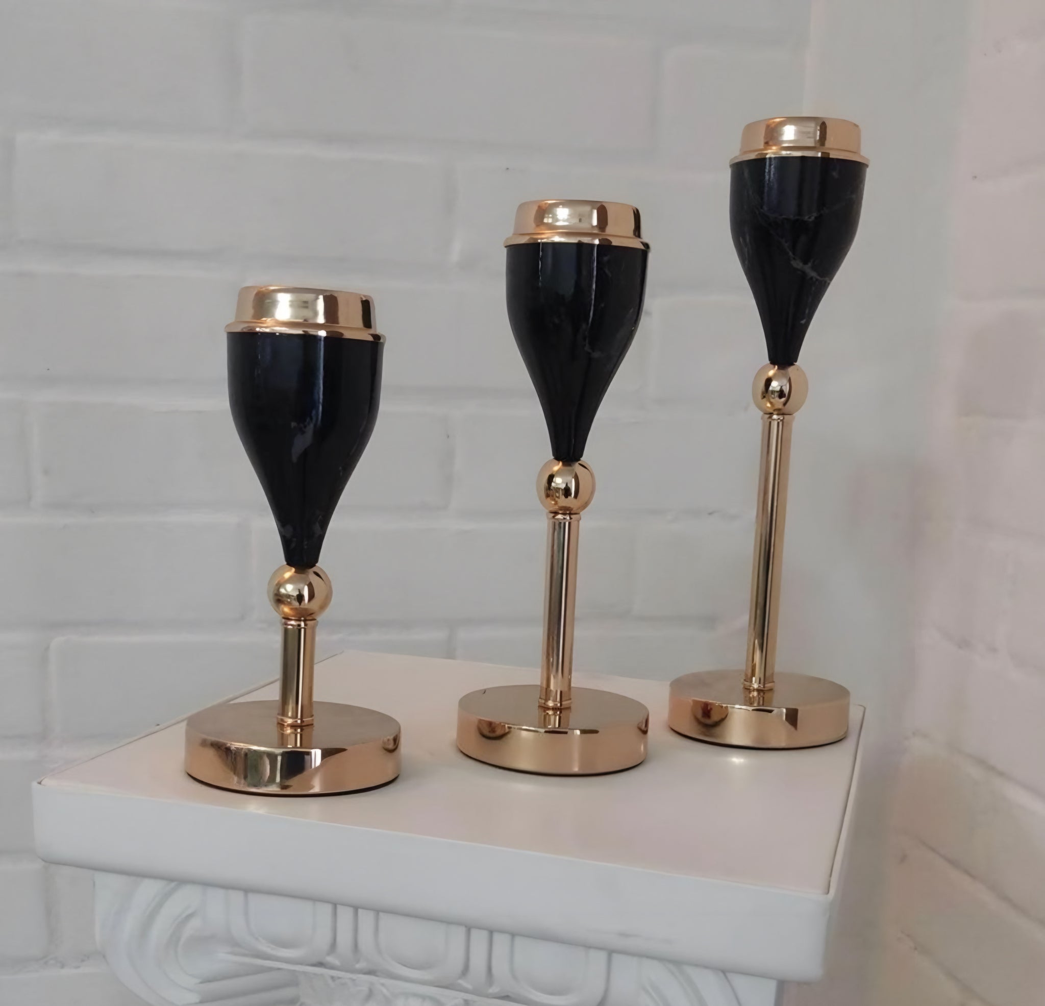 Trio de candelabros negro