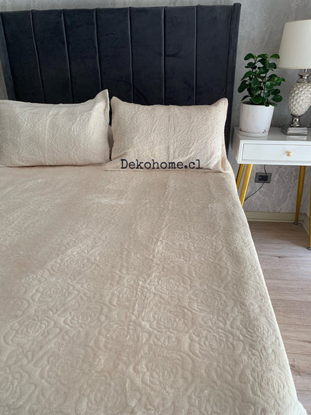 Cubrecama Microplush estampado 2P blanco invierno