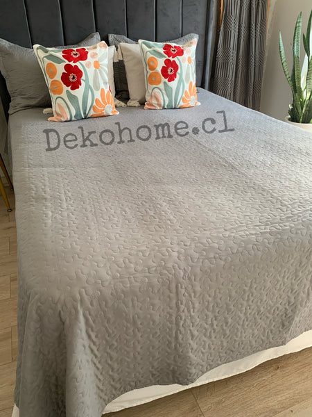 Cubrecama bordado 2P gris reverso chiporro
