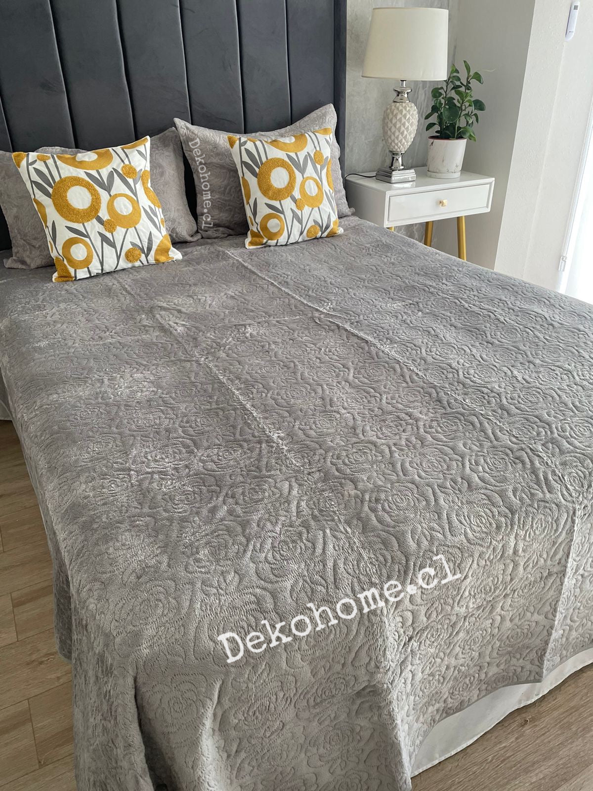 Cubrecama plush 1.5P Gris