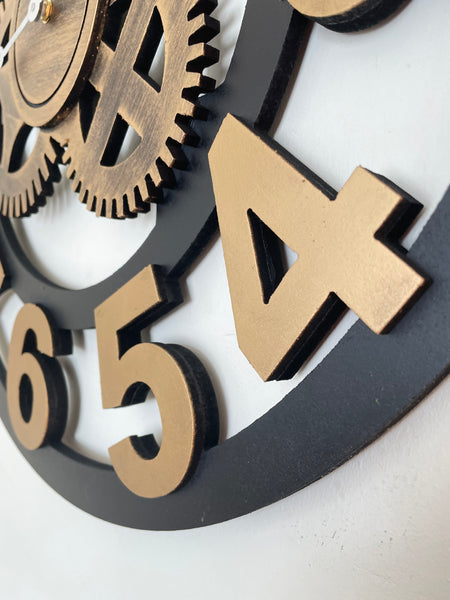 Reloj industrial dorado