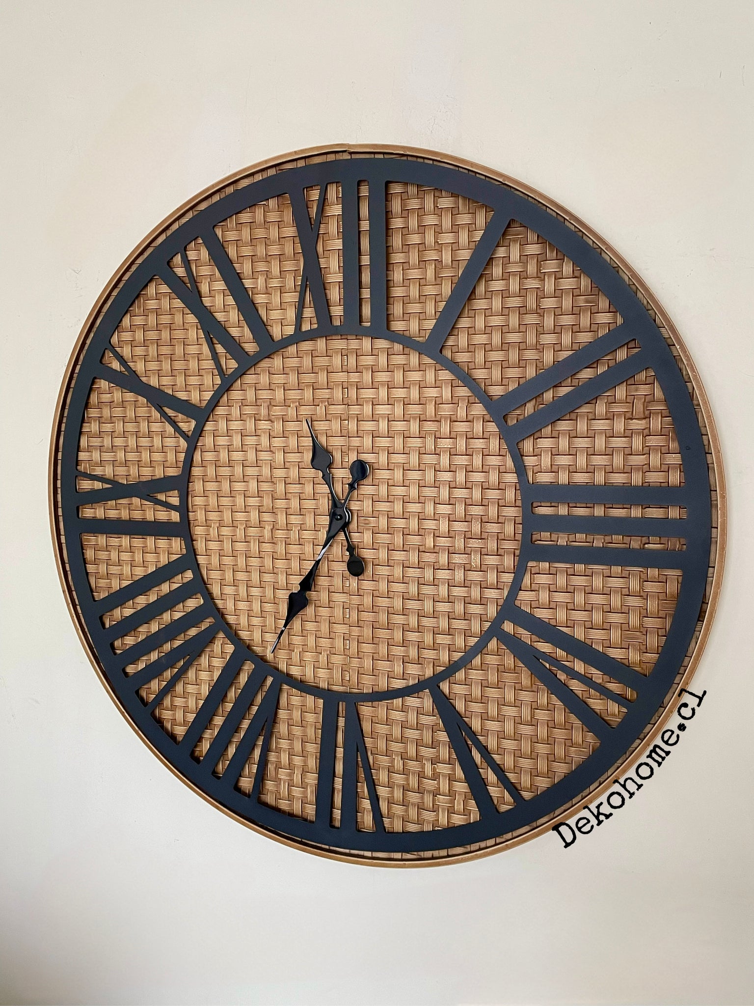 Reloj circular metalico