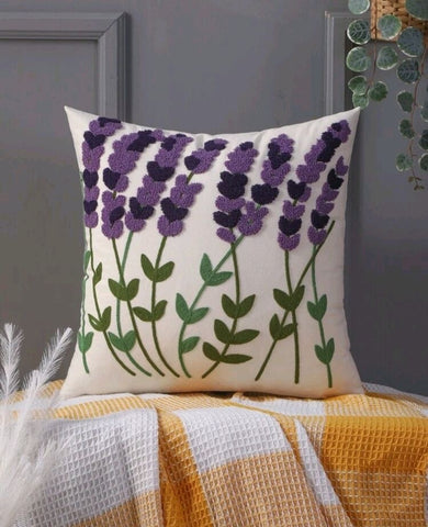 Funda cojín bordada lavanda