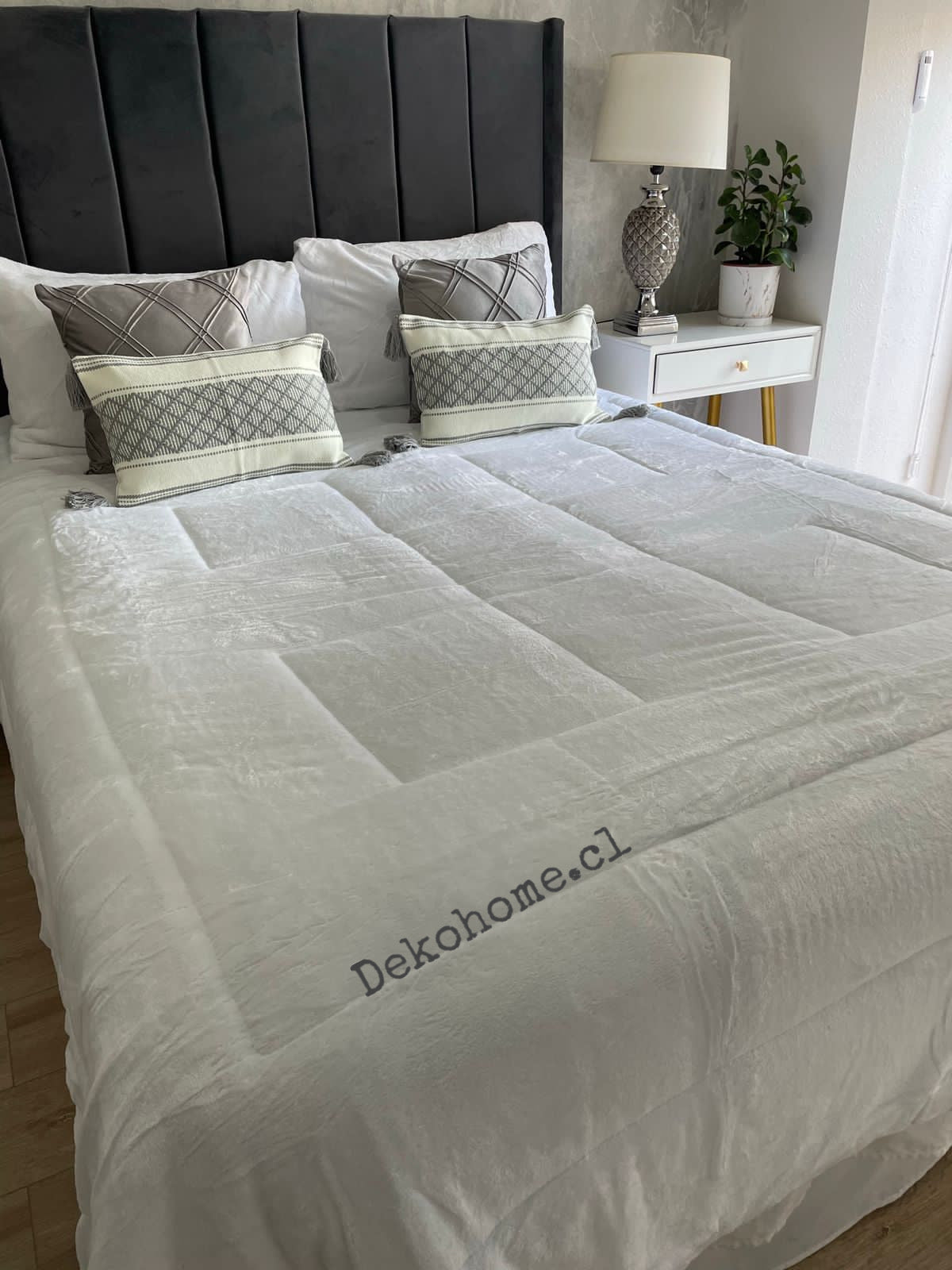 Cubrecama Blanco Plush 2P