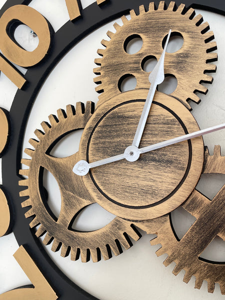 Reloj industrial dorado