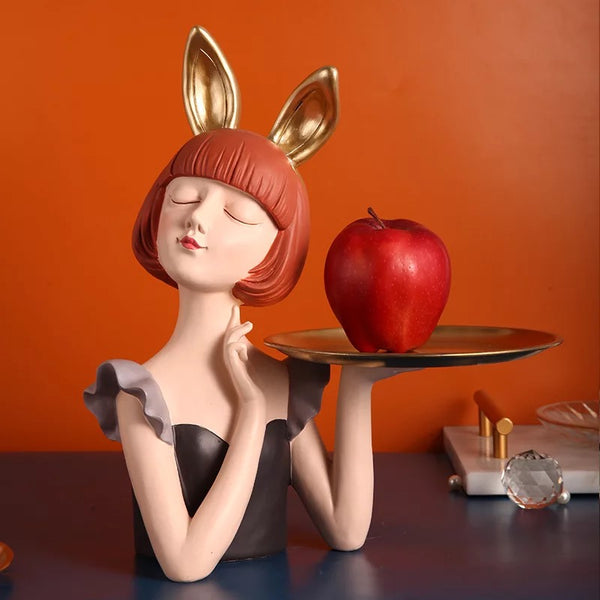 Figura nórdica con bandeja