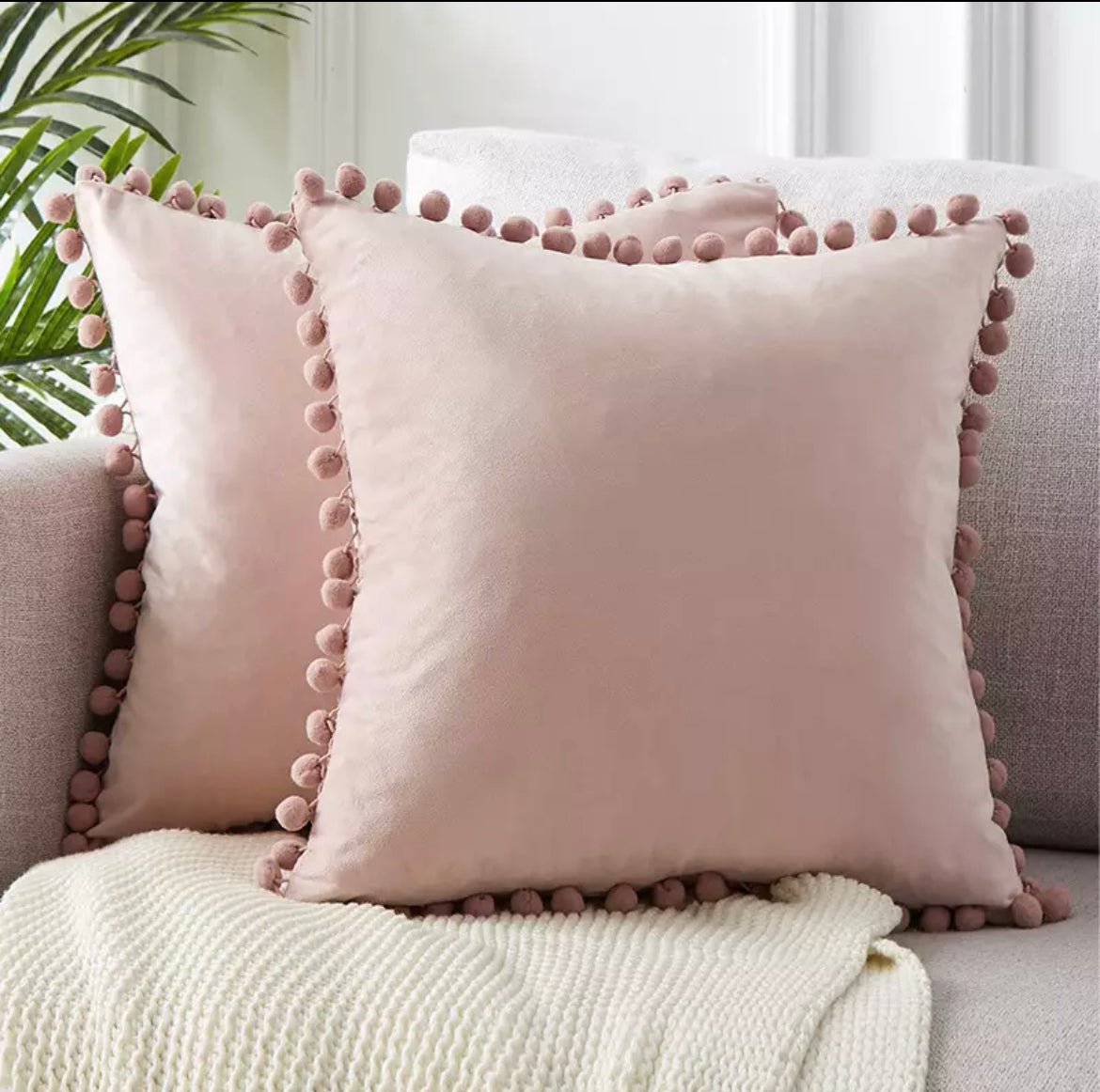 Funda cojín Pompón rosada