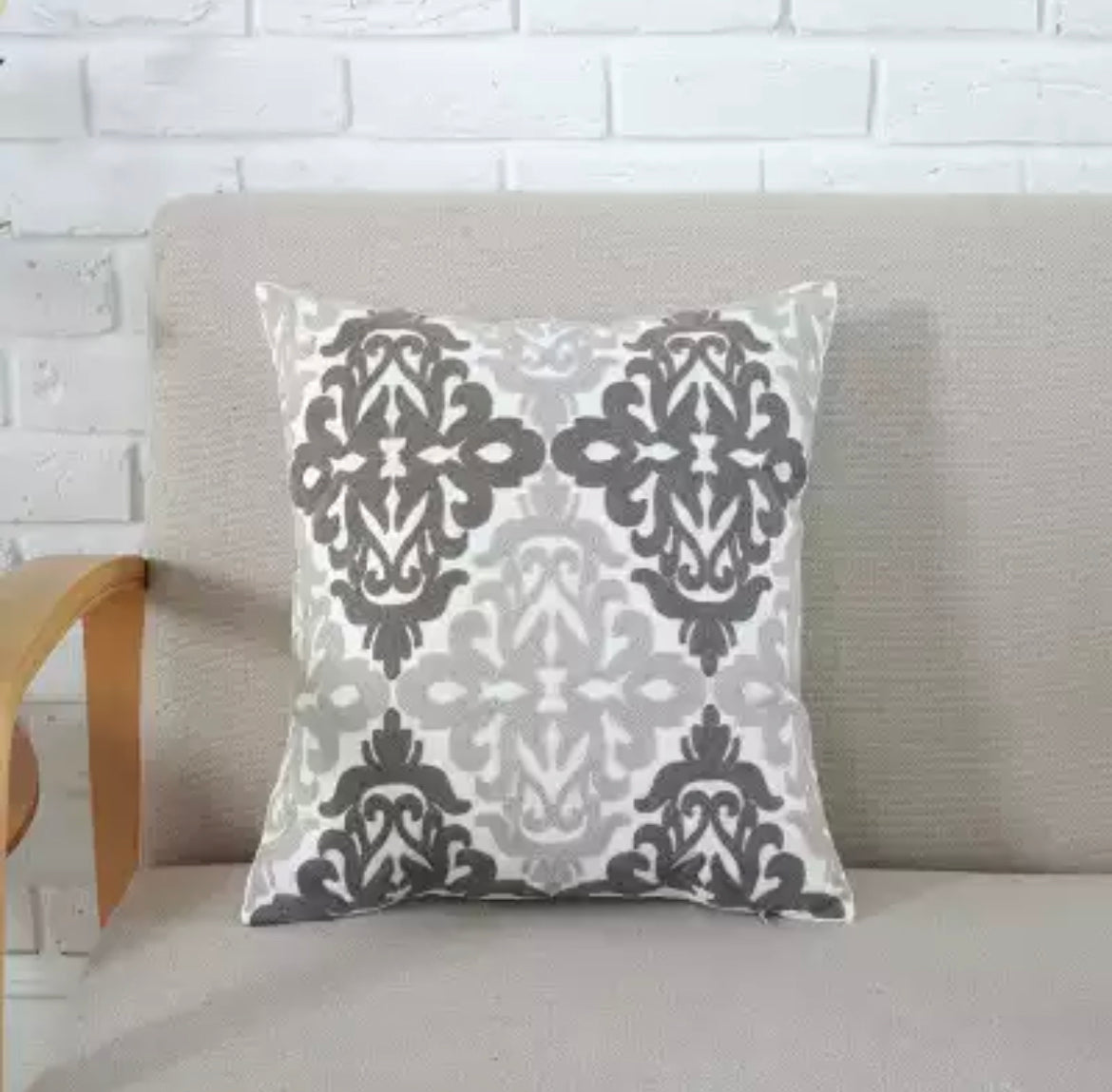Funda cojín Bordada Gris